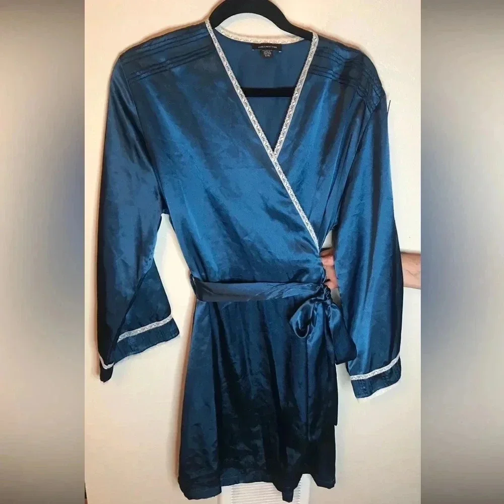 Jones New York Satin Wrap Robe Size Large/ XL Blue
